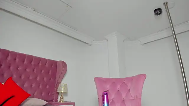 Snapshot of AnnieWestly chatting on 01.29.25 AnnieWestly online show from 01.29.25