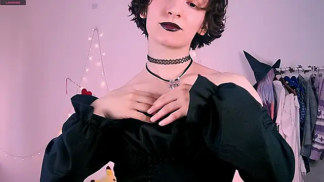 Snapshot of Violet_Veliya chatting on 04.11.26 Violet Veliya online show from 04.11.26