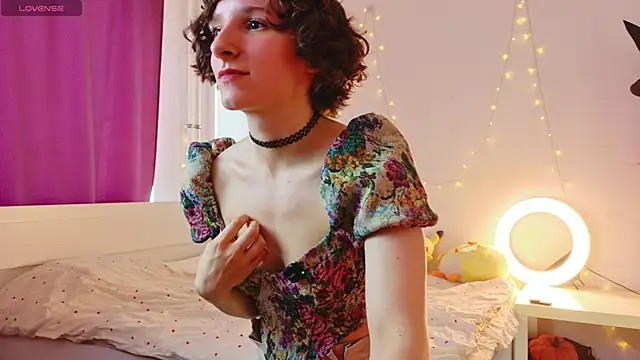 Snapshot of Violet_Veliya chatting on 05.02.26 Violet Veliya online show from 05.02.26