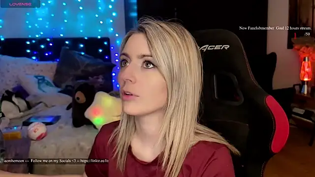 Lisaonthemoon online show from 04.22.26