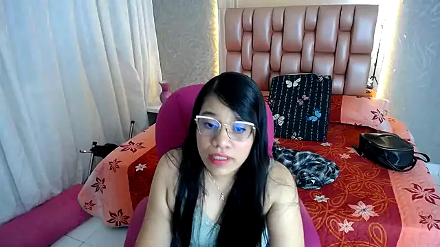 Snapshot of KEYRA-MILLER- chatting on 01.30.25 KEYRA-MILLER- online show from 01.30.25