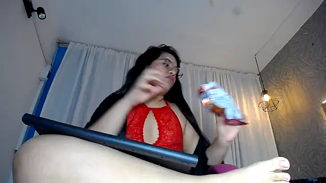 Snapshot of KEYRA-MILLER- chatting on 02.14.25 KEYRA-MILLER- online show from 02.14.25