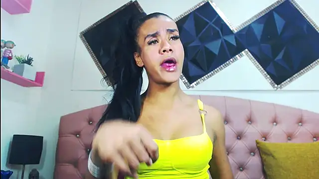 Snapshot of andrea_safeira_doll chatting on 10.29.25 andrea safeira doll online show from 10.29.25