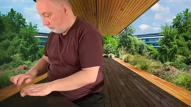 Snapshot of LondonTeffy chatting on 12.12.24 LondonTeffy online show from 12.12.24