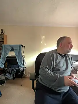 Snapshot of LondonTeffy chatting on 12.23.24 LondonTeffy online show from 12.23.24