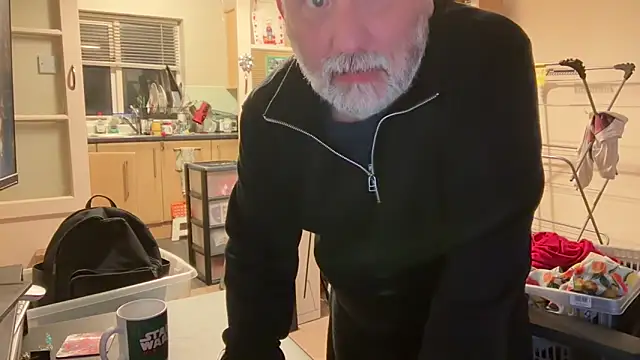 Snapshot of LondonTeffy chatting on 02.14.25 LondonTeffy online show from 02.14.25