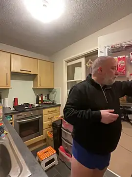 Snapshot of LondonTeffy chatting on 03.03.25 LondonTeffy online show from 03.03.25