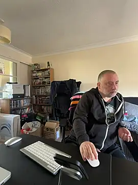 Snapshot of LondonTeffy chatting on 03.14.25 LondonTeffy online show from 03.14.25