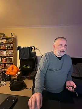 Snapshot of LondonTeffy chatting on 03.17.25 LondonTeffy online show from 03.17.25