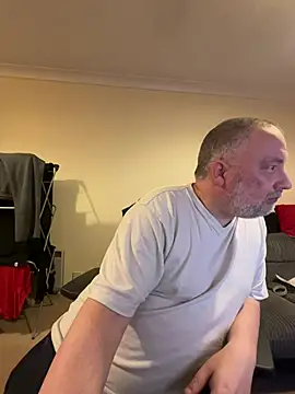 Snapshot of LondonTeffy chatting on 03.18.25 LondonTeffy online show from 03.18.25