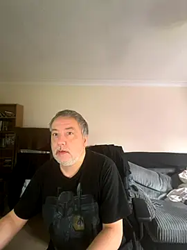 Snapshot of LondonTeffy chatting on 10.10.25 LondonTeffy online show from 10.10.25