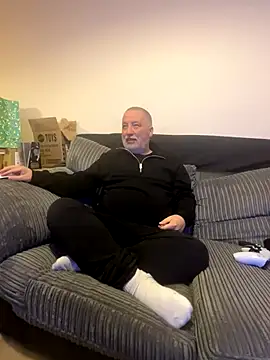 Snapshot of LondonTeffy chatting on 10.23.25 LondonTeffy online show from 10.23.25