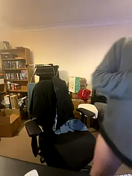 Snapshot of LondonTeffy chatting on 10.27.25 LondonTeffy online show from 10.27.25