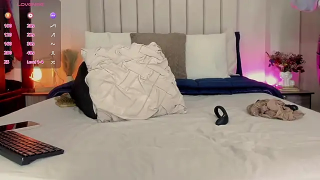 romina-brunette online show from 11.25.25