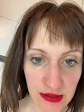 victoirenextdoor online show from 03.04.25