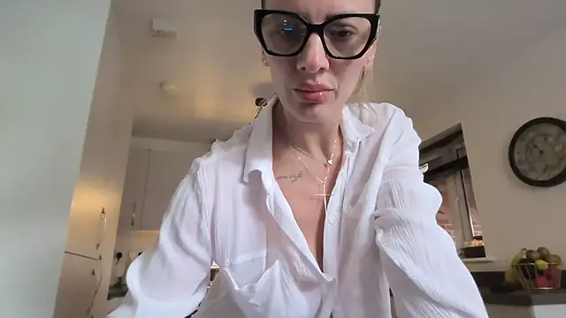 SweetMonicaUK online show from 10.15.25