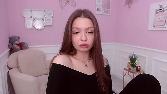 Snapshot of LucySkilar chatting on 12.03.24 LucySkilar online show from 12.03.24