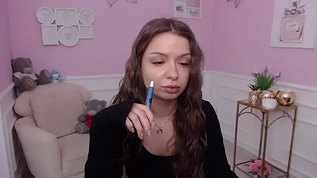 LucySkilar online show from 11.25.25