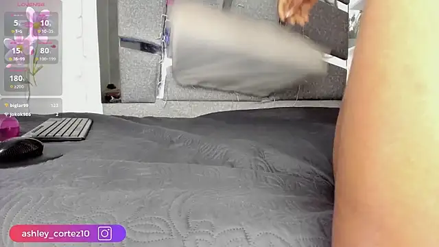 ashley crotez online show from 02.19.25