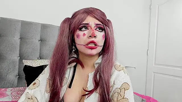 Snapshot of hey_noraly chatting on 01.28.25 hey noraly online show from 01.28.25