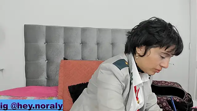 Snapshot of hey_noraly chatting on 02.18.25 hey noraly online show from 02.18.25