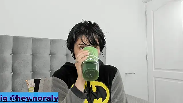 Snapshot of hey_noraly chatting on 02.23.25 hey noraly online show from 02.23.25