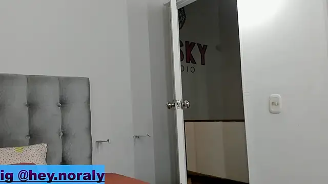 Snapshot of hey_noraly chatting on 03.07.25 hey noraly online show from 03.07.25