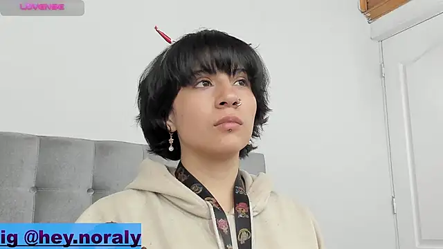 Snapshot of hey_noraly chatting on 03.22.25 hey noraly online show from 03.22.25