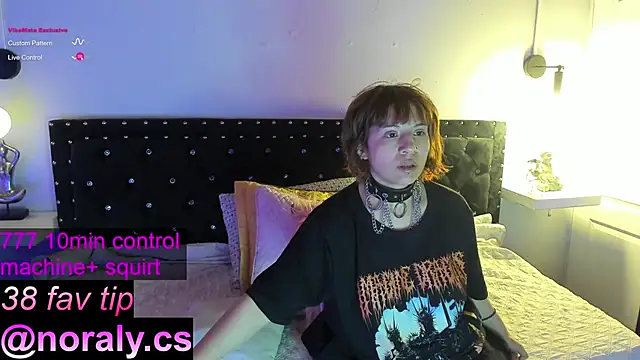 Snapshot of hey_noraly chatting on 10.19.25 hey noraly online show from 10.19.25