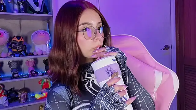 EmilyMiller  online show from 11.01.25