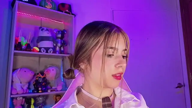 Snapshot of EmilyMiller_ chatting on 02.17.26 EmilyMiller online show from 02.17.26