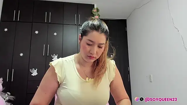Snapshot of Soyqueen chatting on 09.10.25 Soyqueen online show from 09.10.25