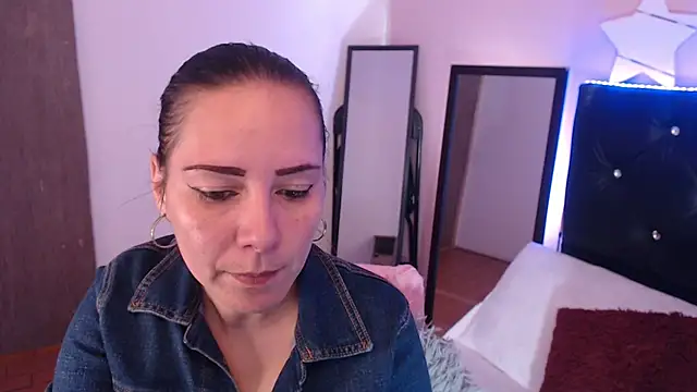 camila delarosa online show from 11.19.25