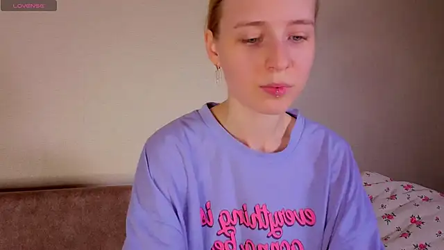 Crayzy Luv online show from 06.17.26