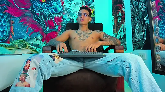 Maxi Gray online show from 09.19.25