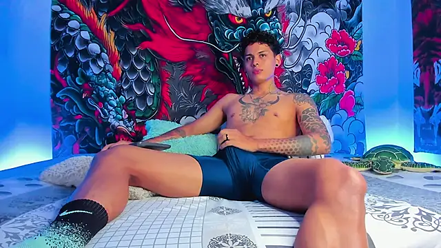 Maxi Gray online show from 10.05.25