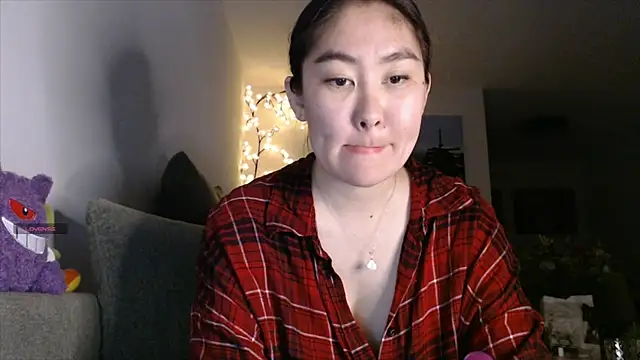 Snapshot of Kunimitsuu_ chatting on 09.23.25 Kunimitsuu online show from 09.23.25