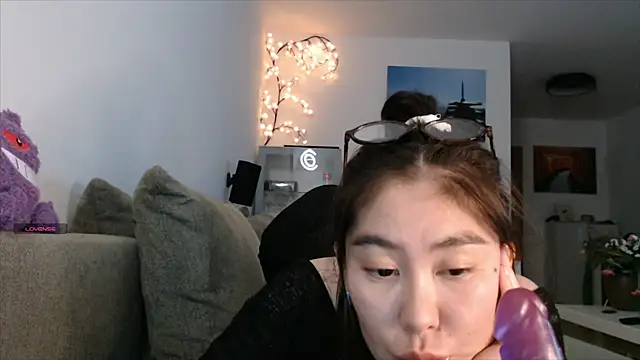 Snapshot of Kunimitsuu_ chatting on 10.03.25 Kunimitsuu online show from 10.03.25