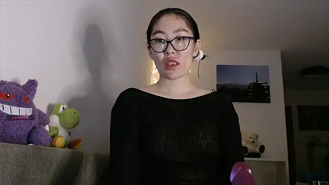 Snapshot of Kunimitsuu_ chatting on 10.11.25 Kunimitsuu online show from 10.11.25