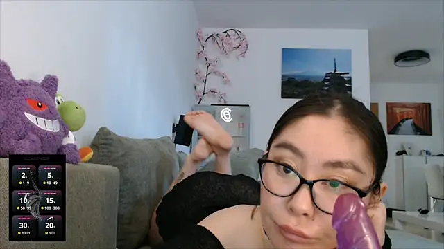 Snapshot of Kunimitsuu_ chatting on 10.15.25 Kunimitsuu online show from 10.15.25