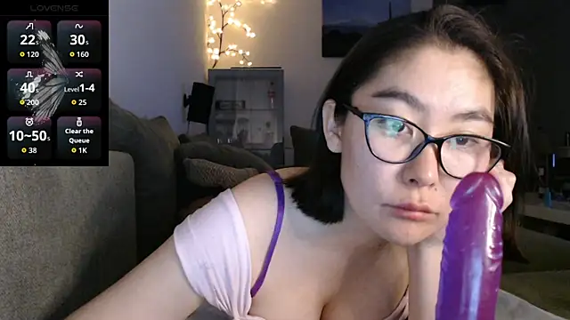 Snapshot of Kunimitsuu_ chatting on 10.18.25 Kunimitsuu online show from 10.18.25