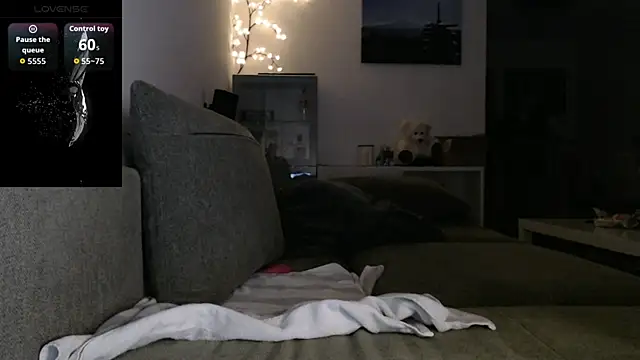 Snapshot of Kunimitsuu_ chatting on 10.21.25 Kunimitsuu online show from 10.21.25