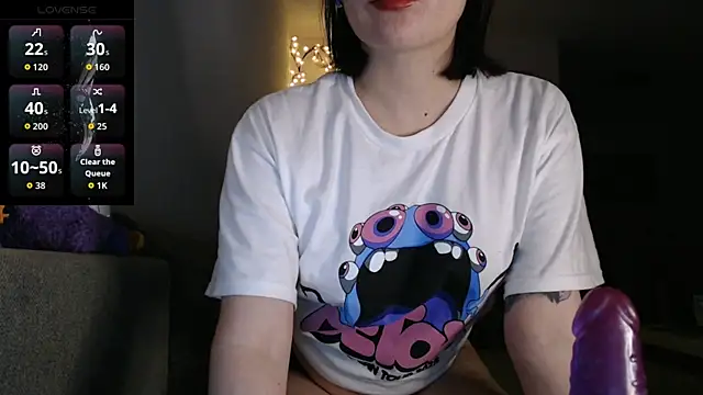 Snapshot of Kunimitsuu_ chatting on 10.30.25 Kunimitsuu online show from 10.30.25