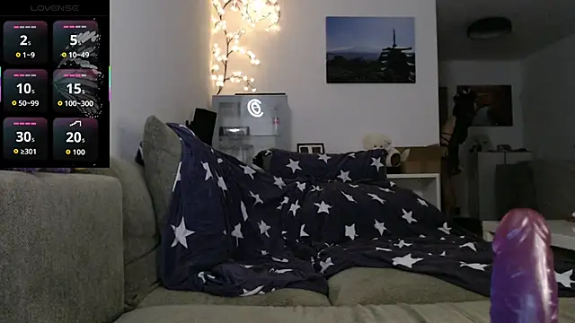 Snapshot of Kunimitsuu_ chatting on 10.31.25 Kunimitsuu online show from 10.31.25