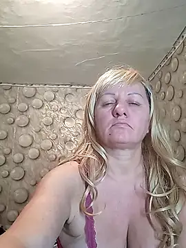 Snapshot of FameLara chatting on 01.14.26 FameLara online show from 01.14.26