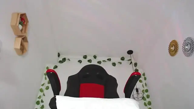 Ashly Roberths online show from 03.18.25