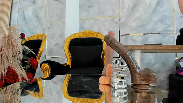 Snapshot of SaraFerrera chatting on 10.25.25 SaraFerrera online show from 10.25.25