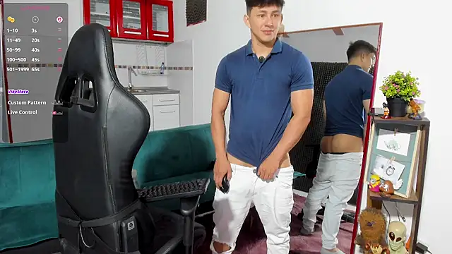 Snapshot of jacques_cardiet chatting on 10.08.25 jacques cardiet online show from 10.08.25