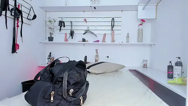 Alejandra Dunn online show from 10.04.25