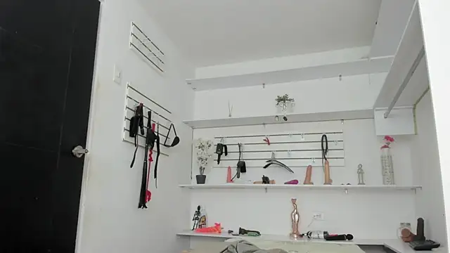 Alejandra Dunn online show from 10.05.25